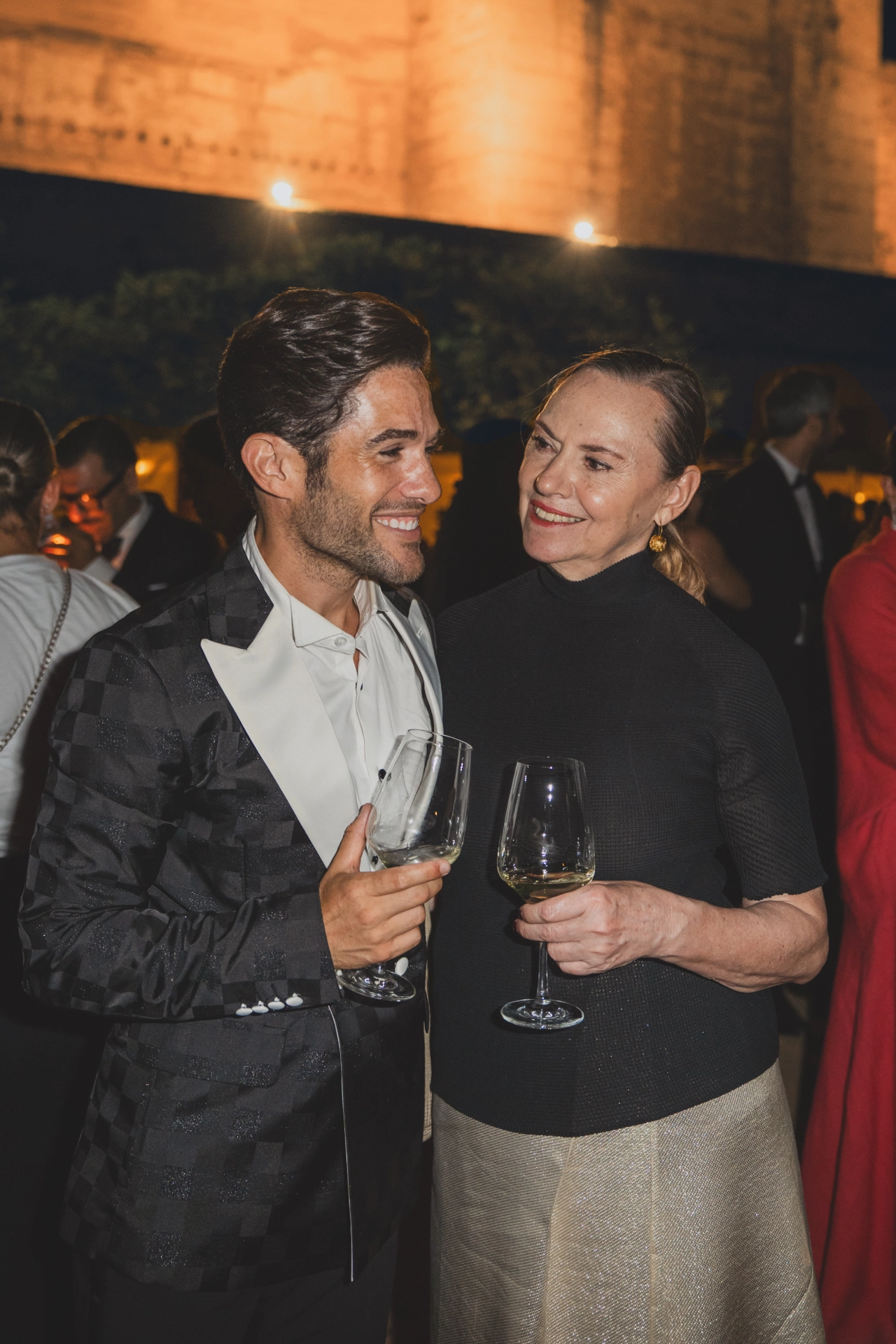 Agustín Barajas y Laura García Lorca disfrutando en el cocktail
