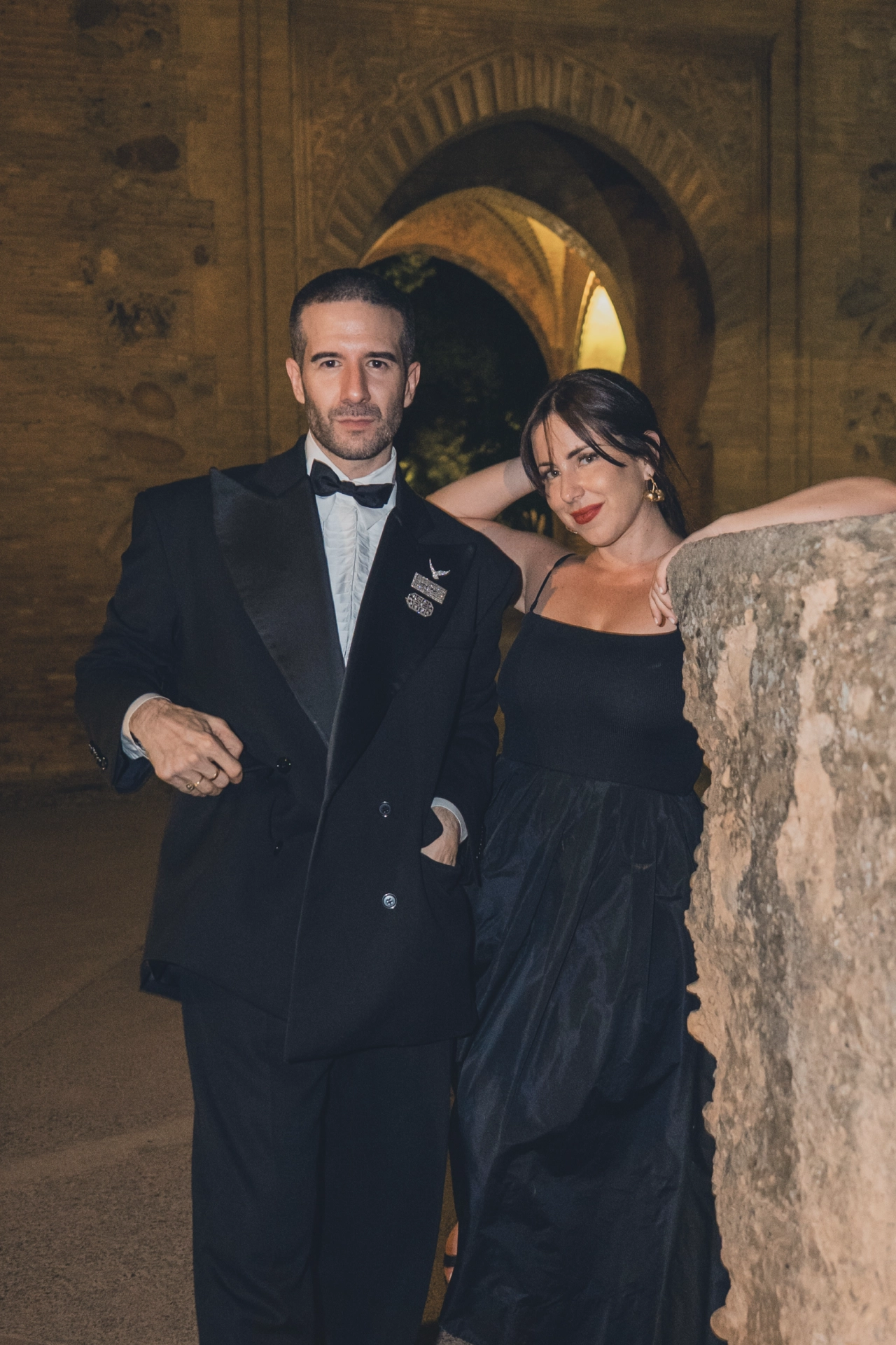 Raúl Rodríguez y Lorena G. Maldonado posando juntos en el cocktail