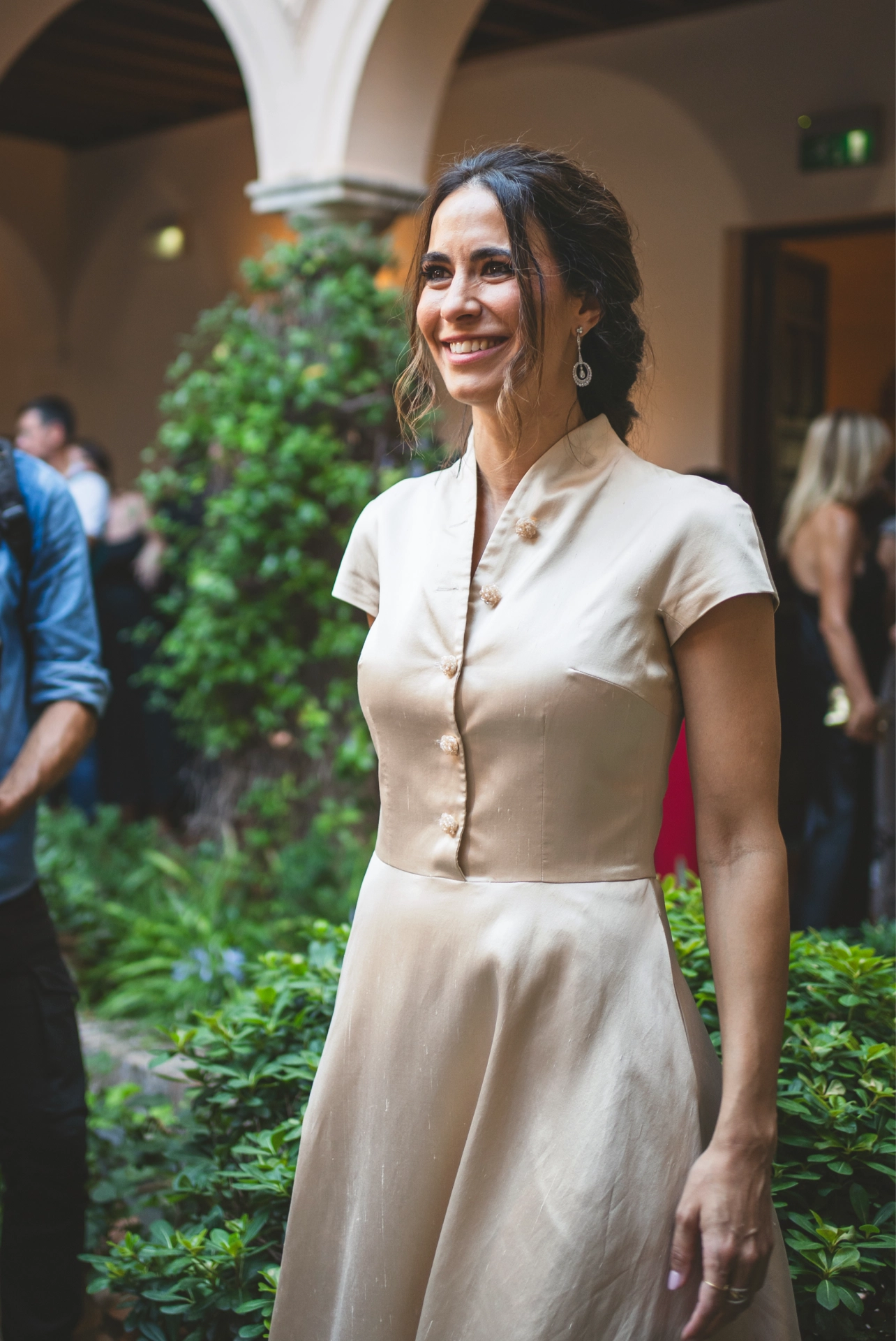Foto retrato de Ana Núñez-Milara en el interior del parador de Granada