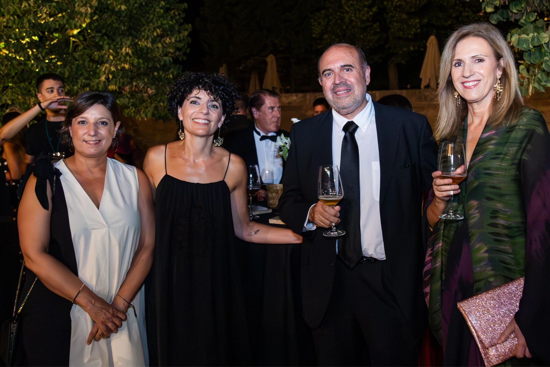 Invitados disfrutando del cocktail en la Alhambra