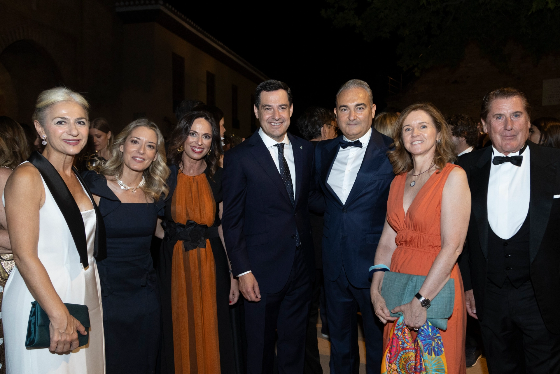 Invitados disfrutando del cocktail en la Alhambra