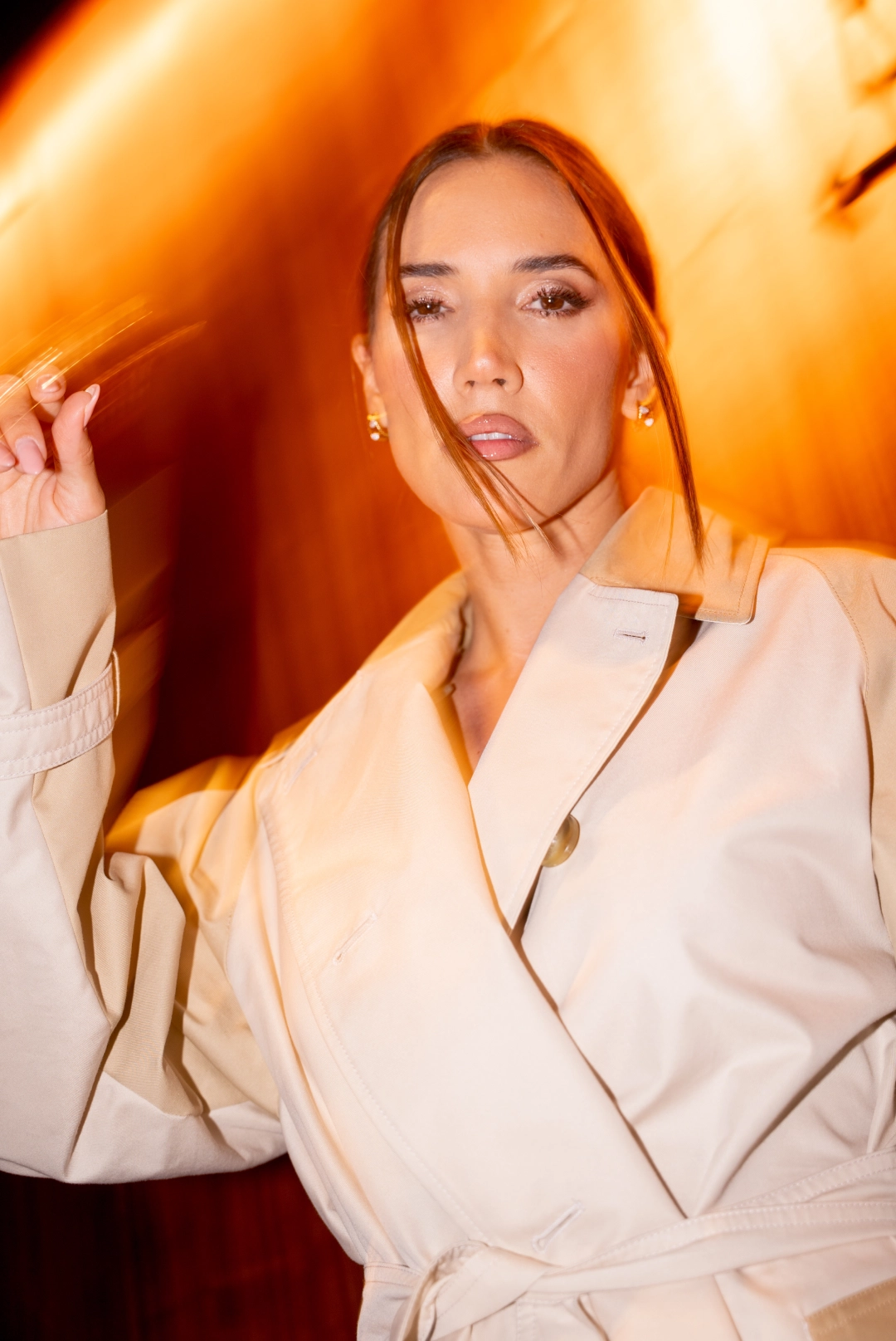 Foto uno de la cantante India Martínez con el look tres en el hotel Thompson Madrid