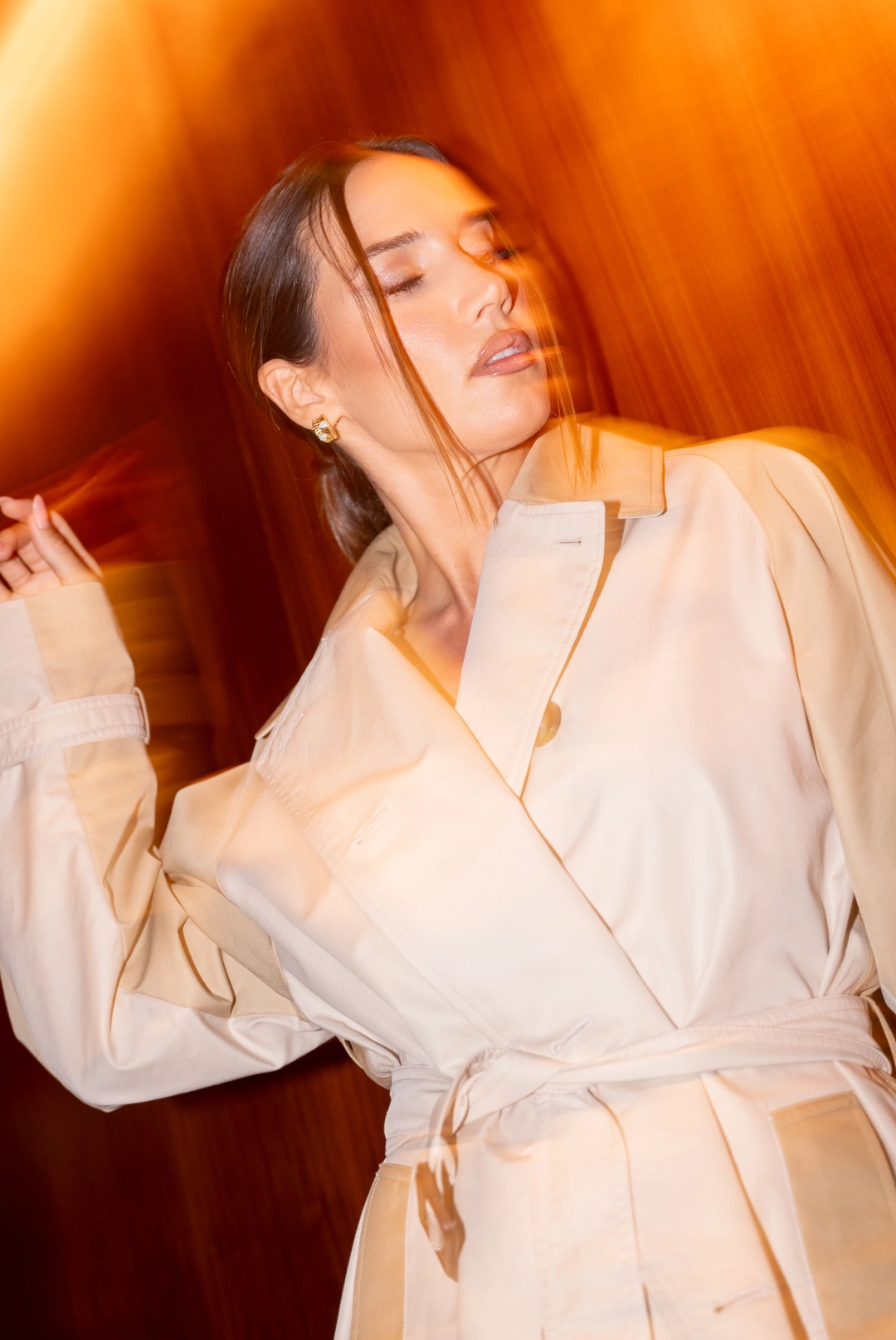 Foto uno de la cantante India Martínez con el look tres en el hotel Thompson Madrid