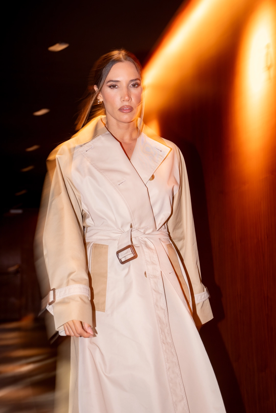 Foto siete de la cantante India Martínez con el look tres en el hotel Thompson Madrid