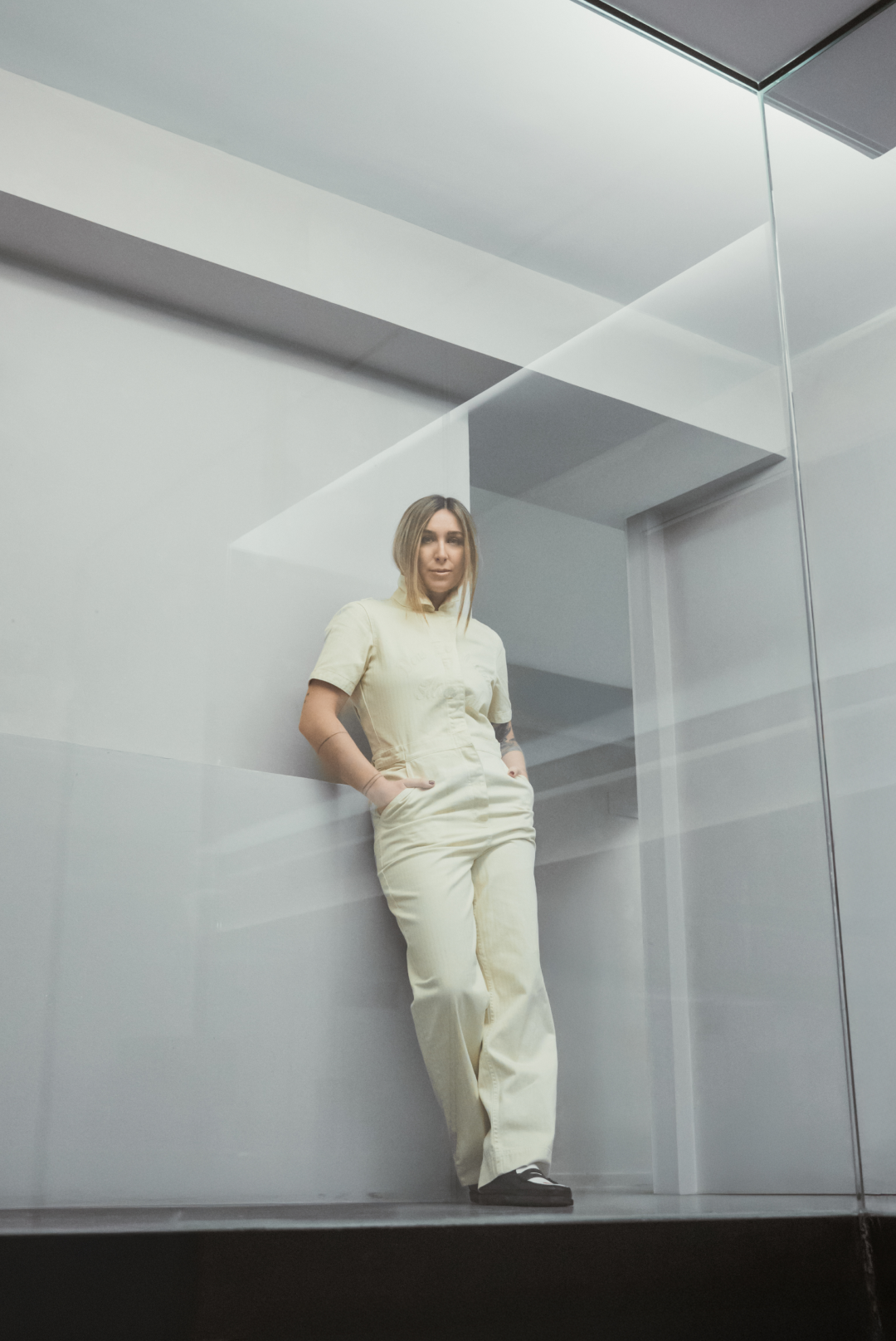 Foto dos de Cris Lazarraga con el look uno