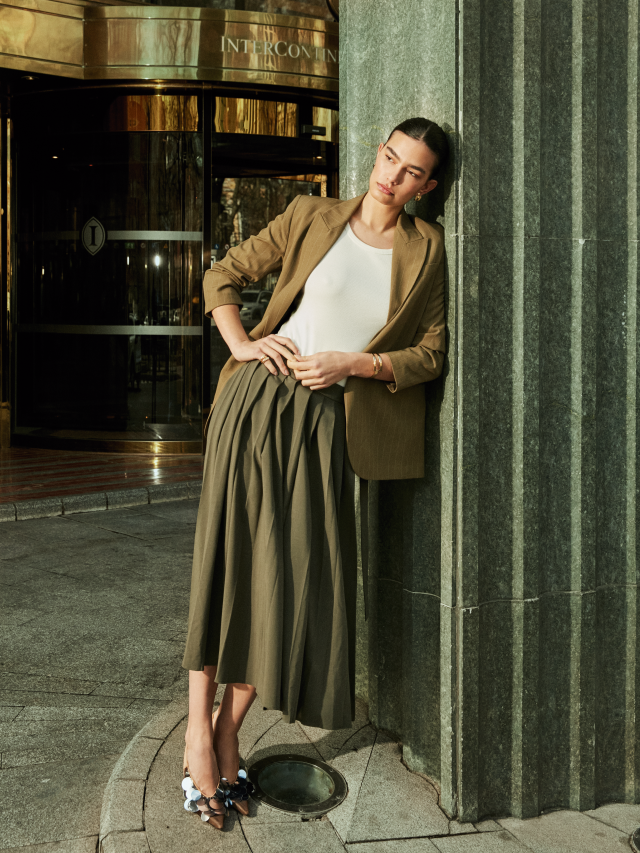 Foto dos de la cabecera de los looks de oficina de Magas
