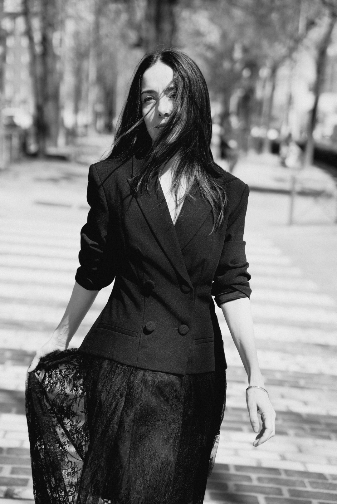 Foto dos de Cecilia Súarez con el look uno