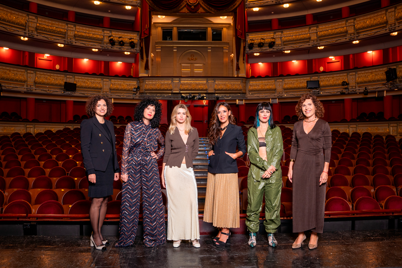 Foto dos de Beatriz Ruibal, Sonia Navarro, Irene Molina, Ana Barriga, Pilar García de la Puebla y Sourour Stanke