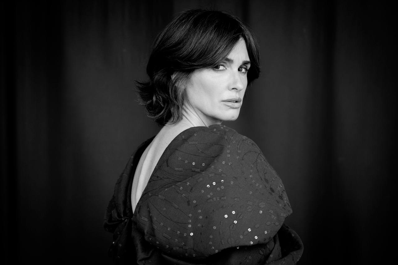 Foto uno de Paz Vega con el look uno