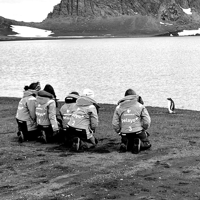 Foto siete de las 5 mujeres en la expedición a las Antártica