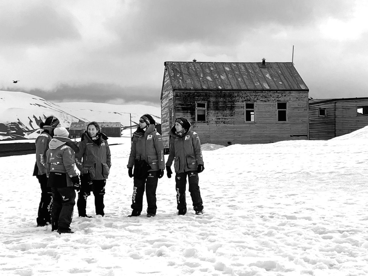 Foto nueve de las 5 mujeres en la expedición a las Antártica