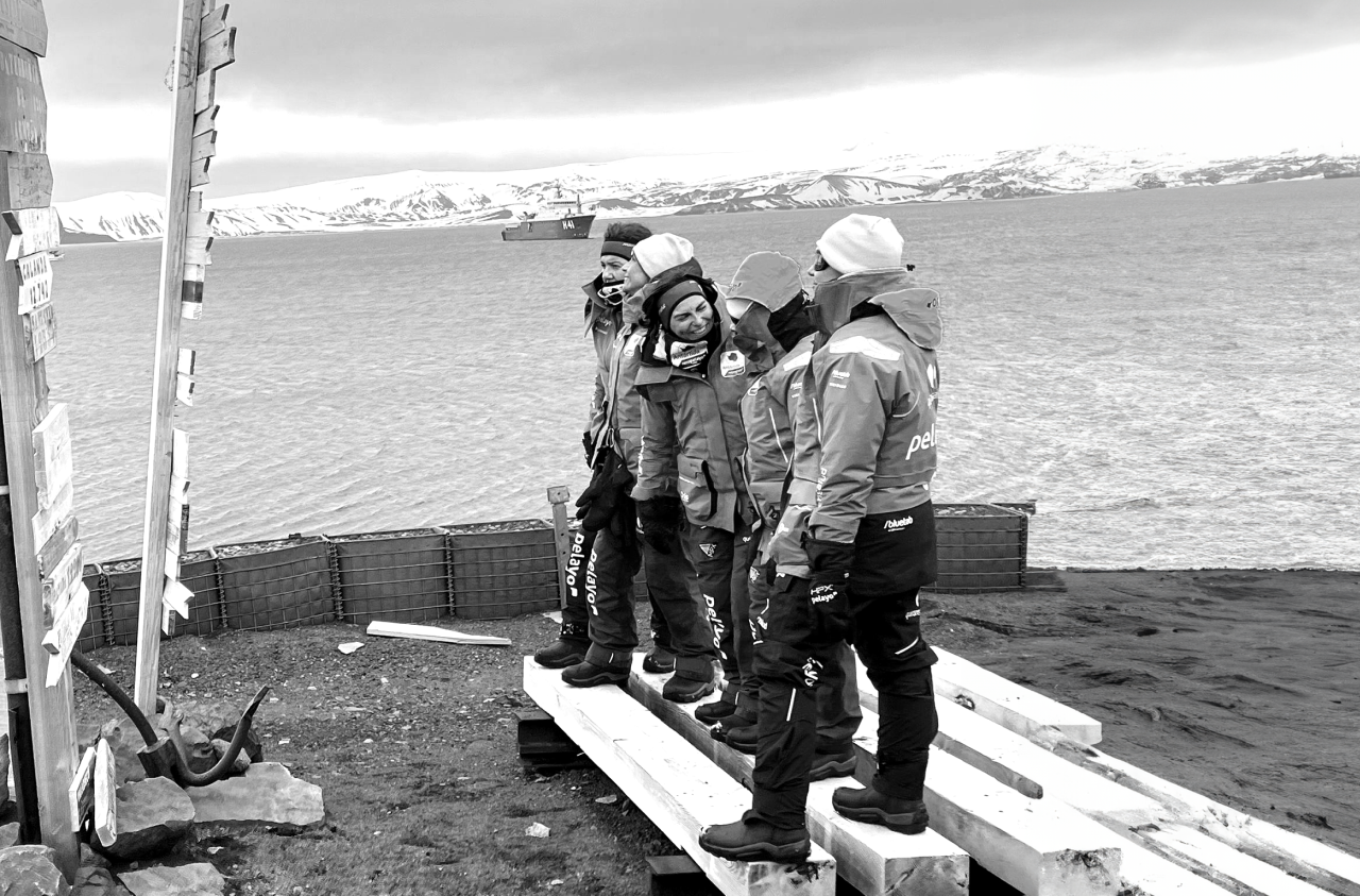 Foto cinco de las 5 mujeres en la expedición a las Antártica