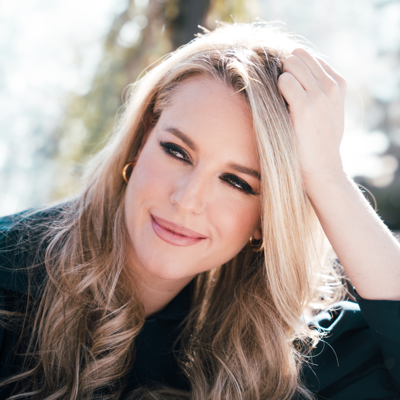 Foto dos de Nayra González con el look uno