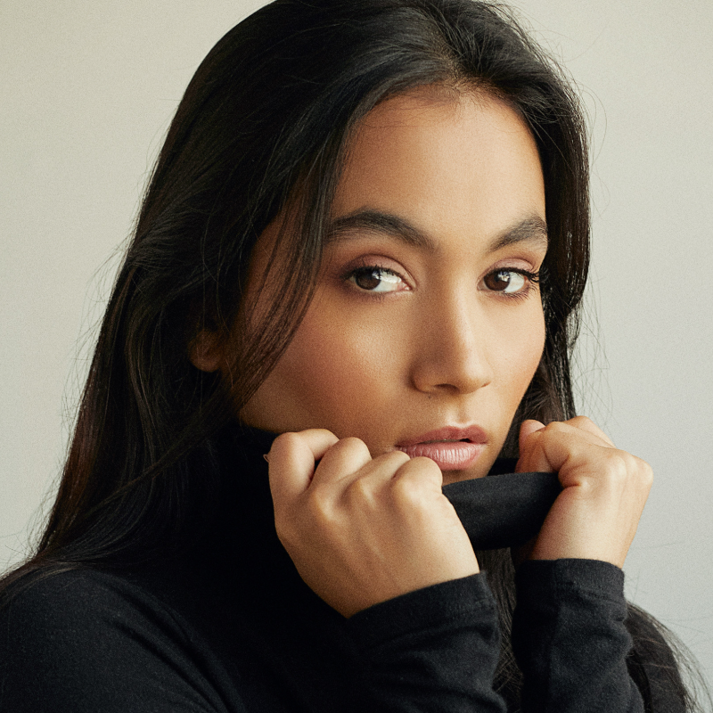 Foto dos de Susana Morales en estudio de retrato