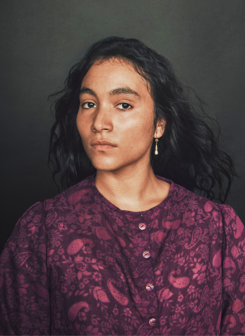 Foto cuatro de Susana Morales en estudio de retrato