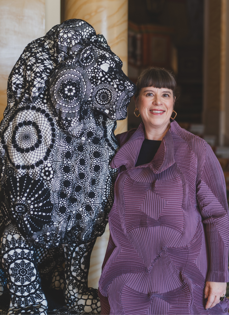 Foto seis de Joana Vasconcelos en el Palacio de Liria de la mano de Dior