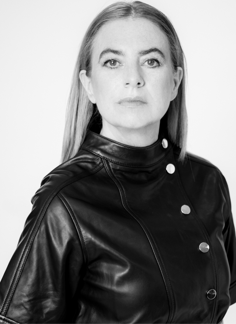 Foto tres de Lola Baldrich en el estudio de EL ESPAÑOL con el look tres Foto tres de Lola Baldrich en el estudio de EL ESPAÑOL con el look tres