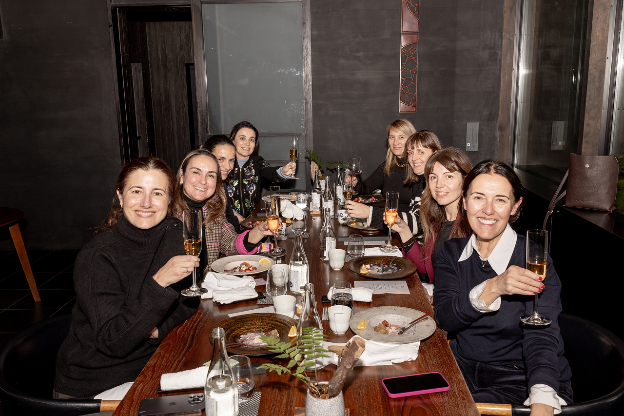 Ainhara Viñarás, Mayka Sánchez, Cruz Sánchez de Lara, Samary Fernández, Olga Ruiz, Joana Bonet, Inma Jiménez y Amaya García en el restaurante Ainhara Viñarás, Mayka Sánchez, Cruz Sánchez de Lara, Samary Fernández, Olga Ruiz, Joana Bonet, Inma Jiménez y Amaya García en el restaurante