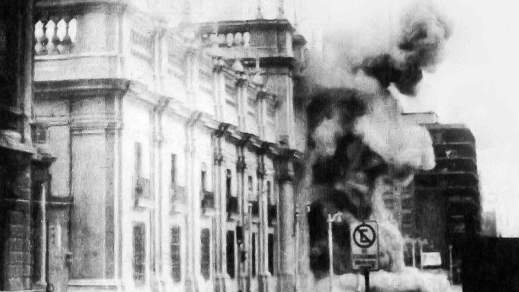 Imagen de edificio bombardeado el 11 de septiembre de 1973